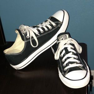 black/white unisex low-cut converse